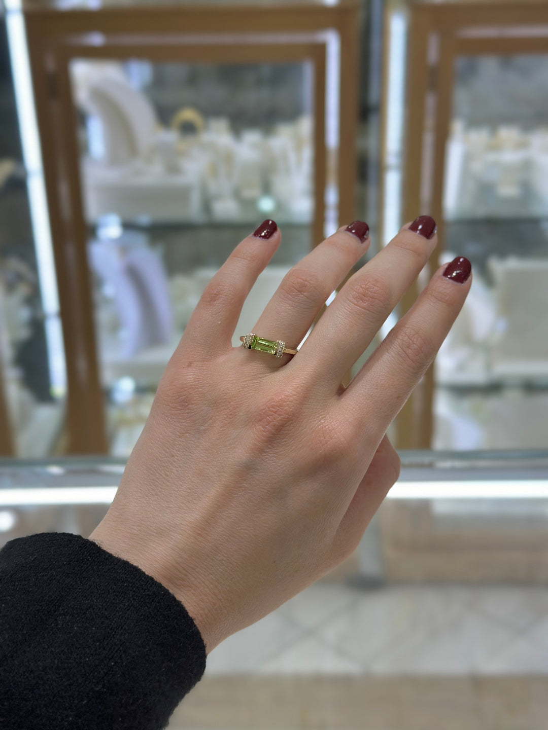 Anillo peridot y diamantes oro amarillo 14K