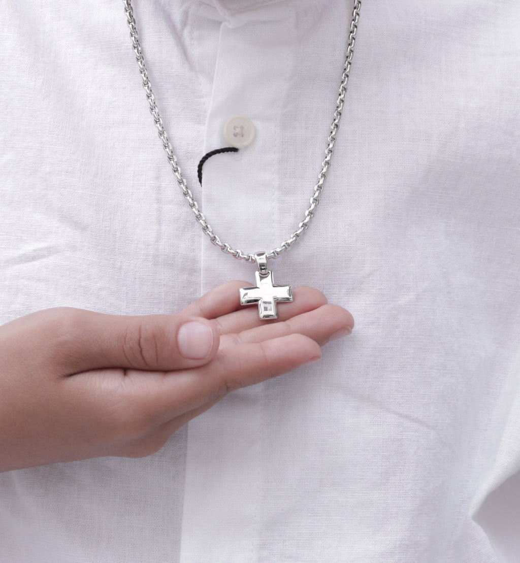 Cruz solida oro blanco 14K