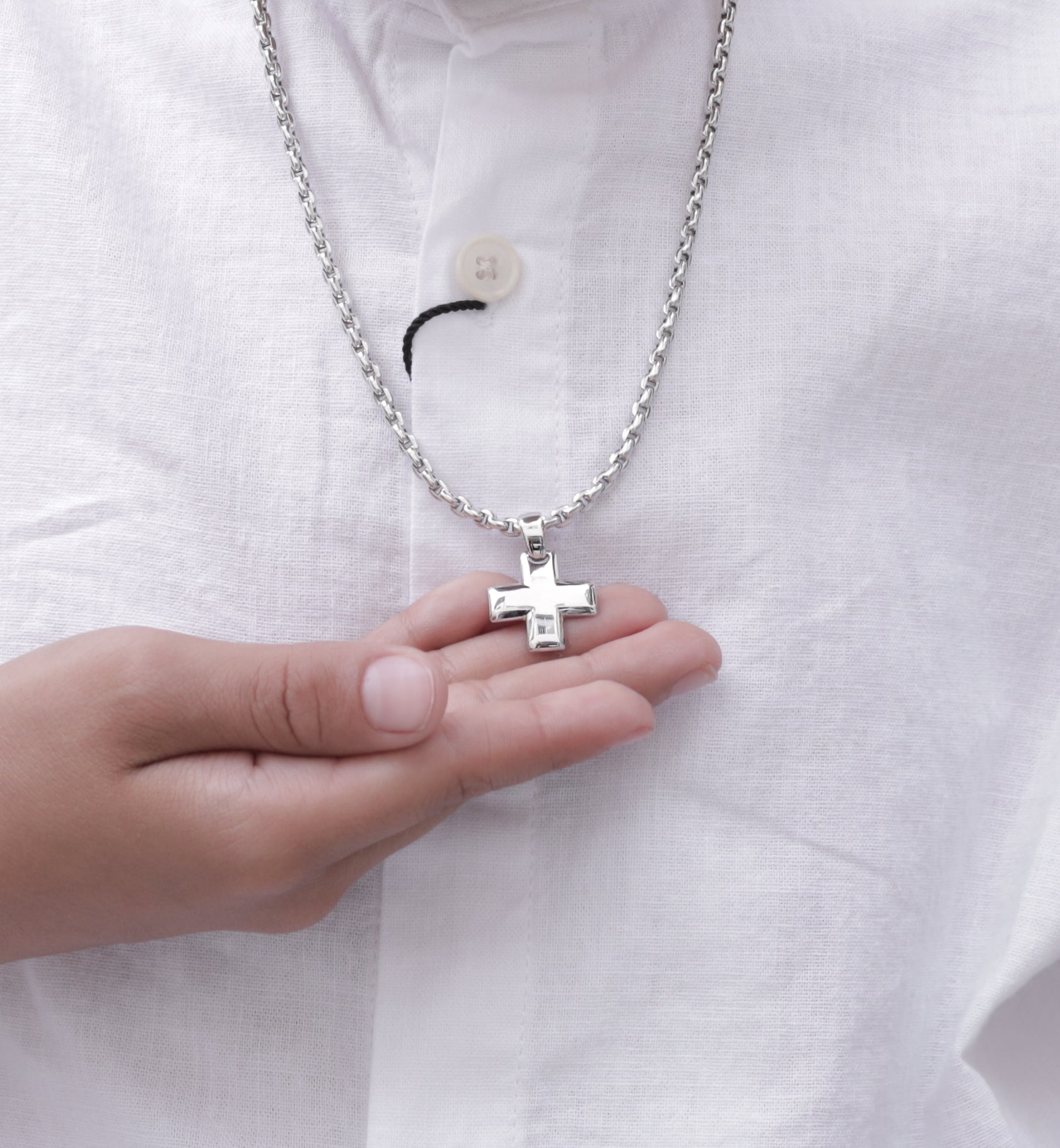 Cruz solida oro blanco 14K