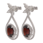 Aretes largos granate y brillantes 18K