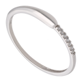 Anillo liso y circonias oro blanco 10K