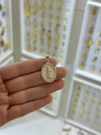 Medalla oval Guadalupe bisel soga 14K