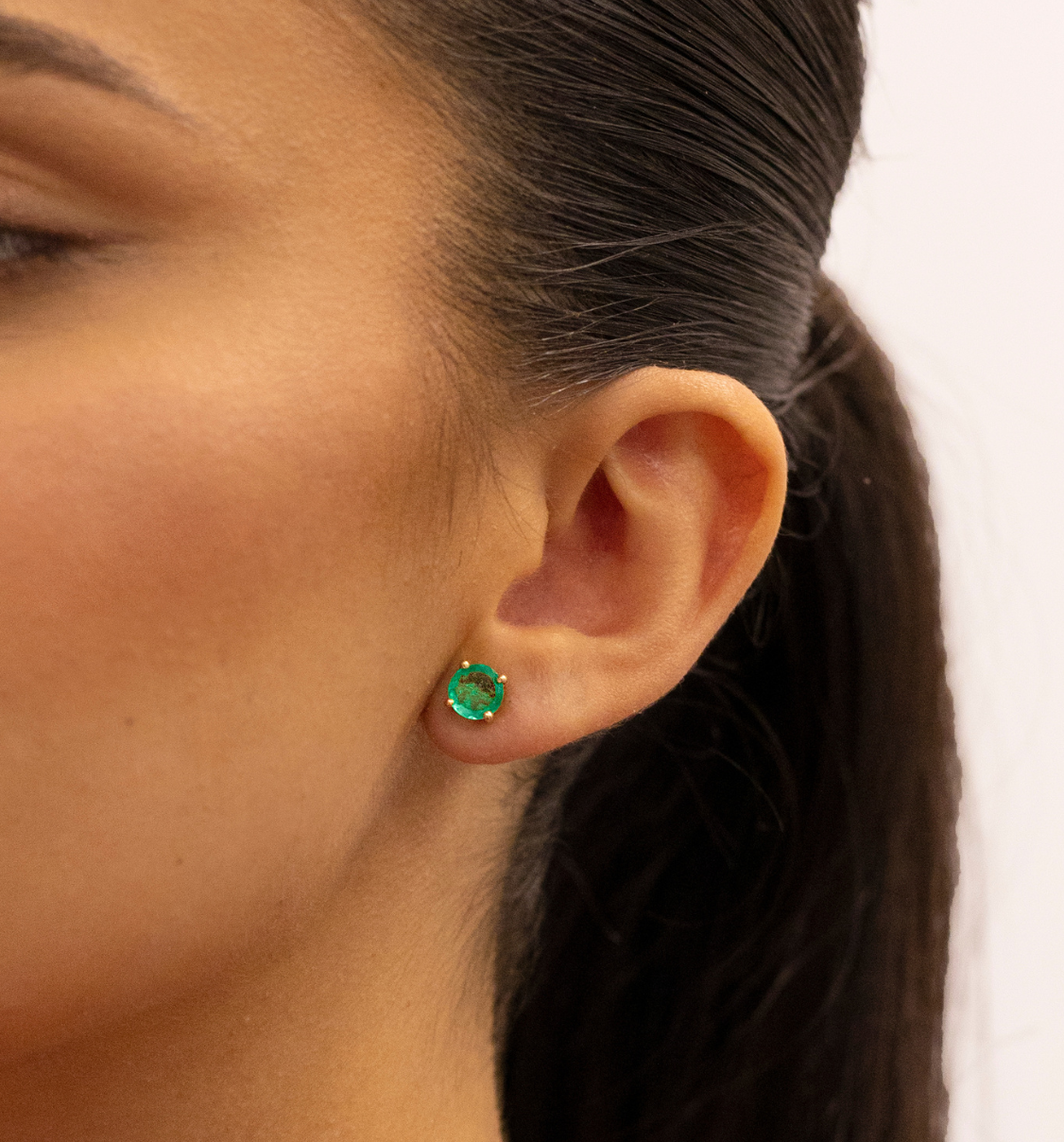 Broquel esmeraldas 14K