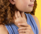 Anillo para niña flor circonias oro amarillo 10K