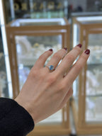 Anillo topacio azul oro blanco 14K