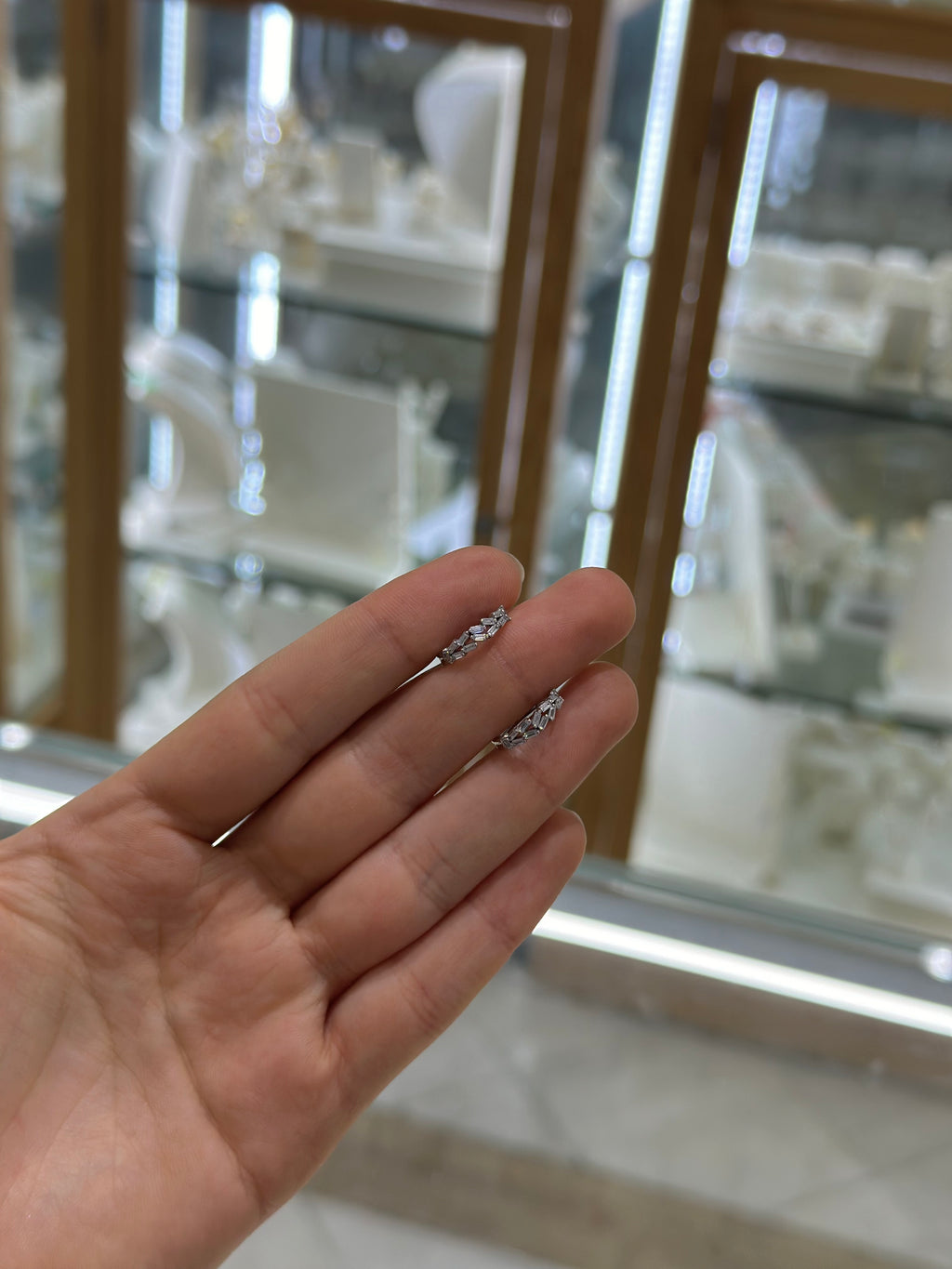Arracadas circonias oro blanco 14K