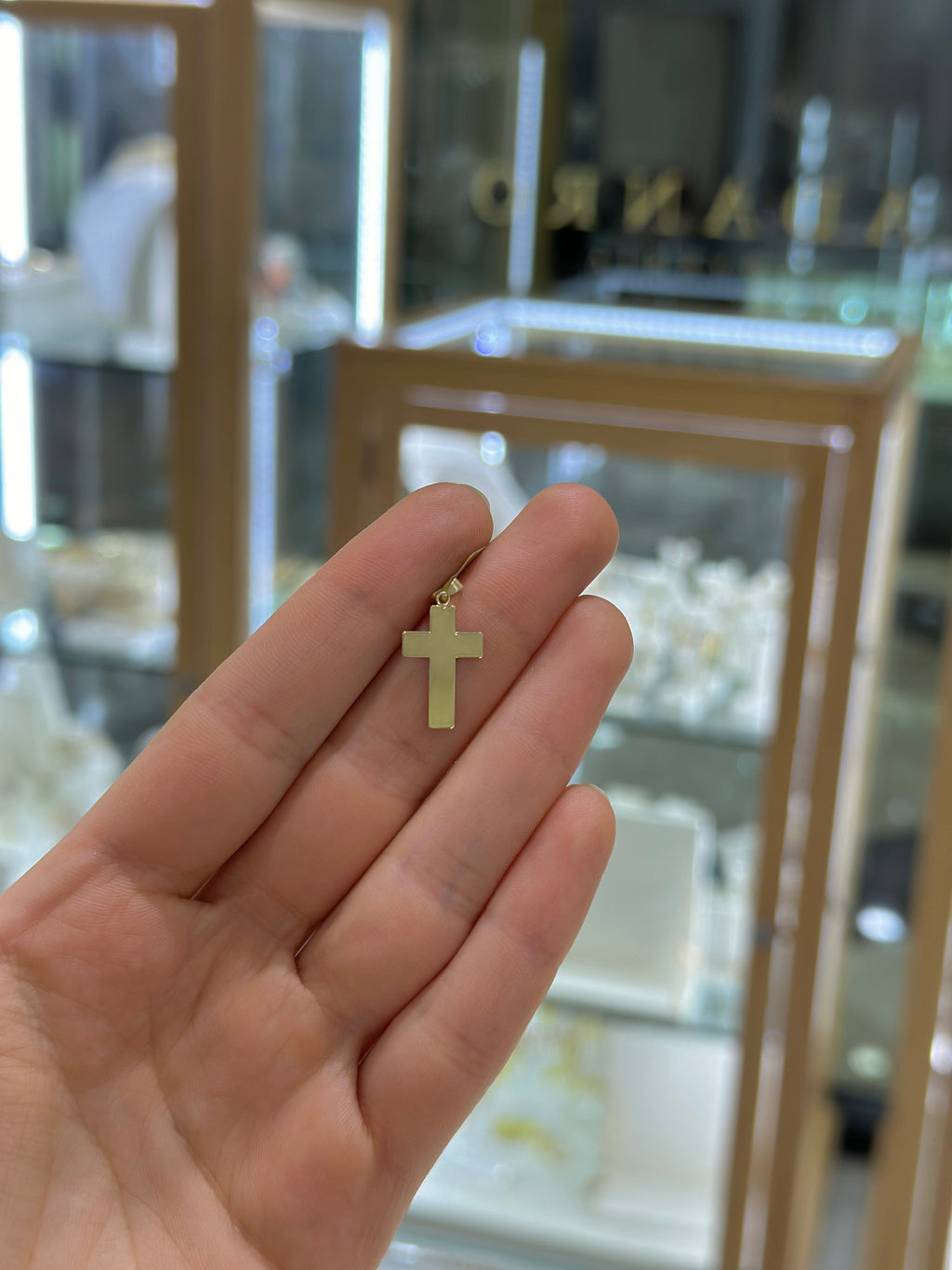 Cruz ligera lisa 14K
