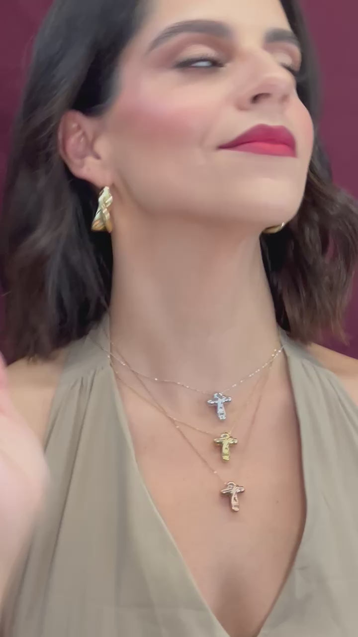 Arracadas huecas chuecas 14K