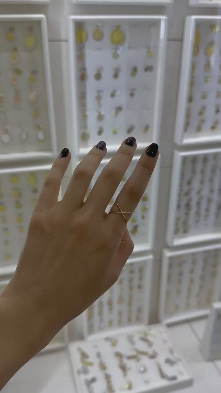 Anillo delgado entrelazado 14K