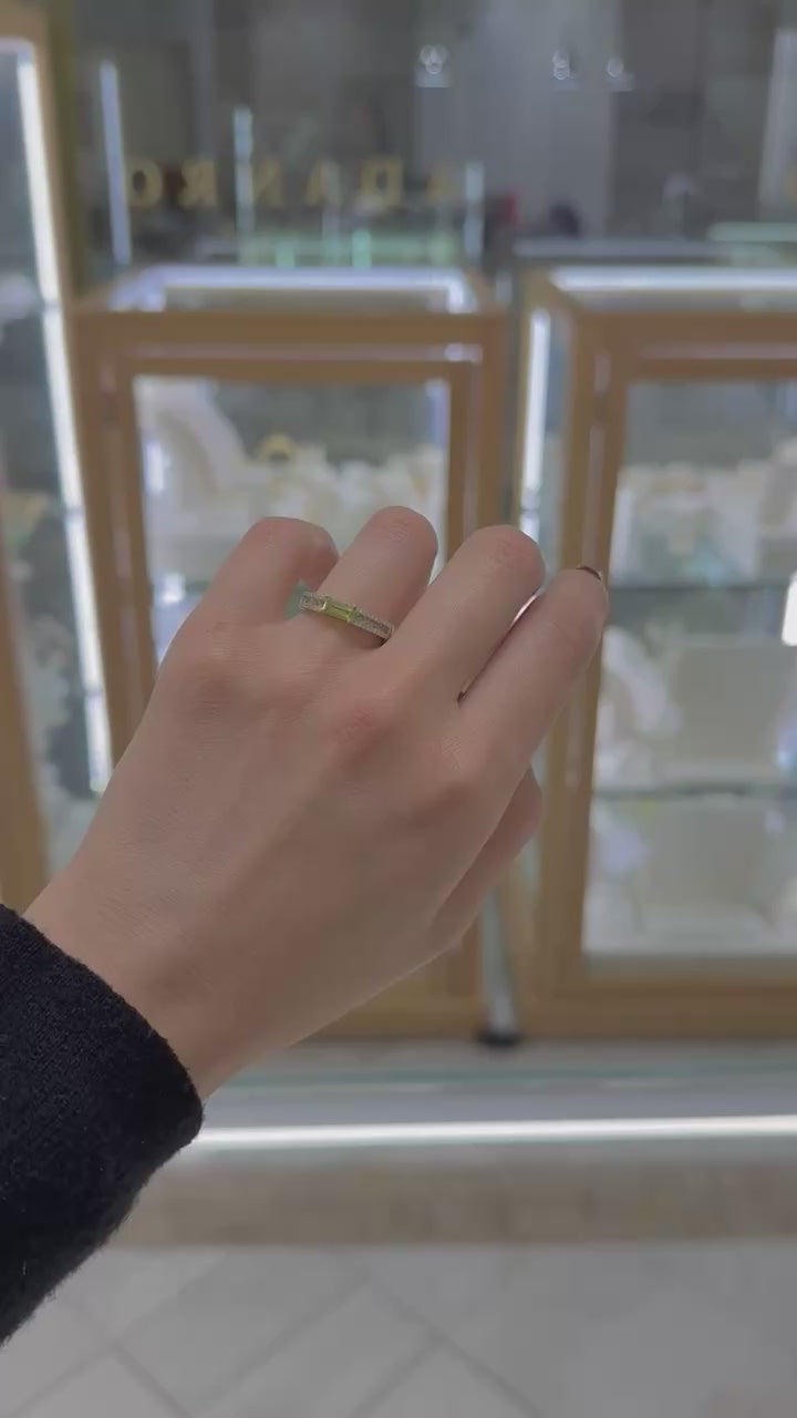 Anillo peridot y brillantes 14K