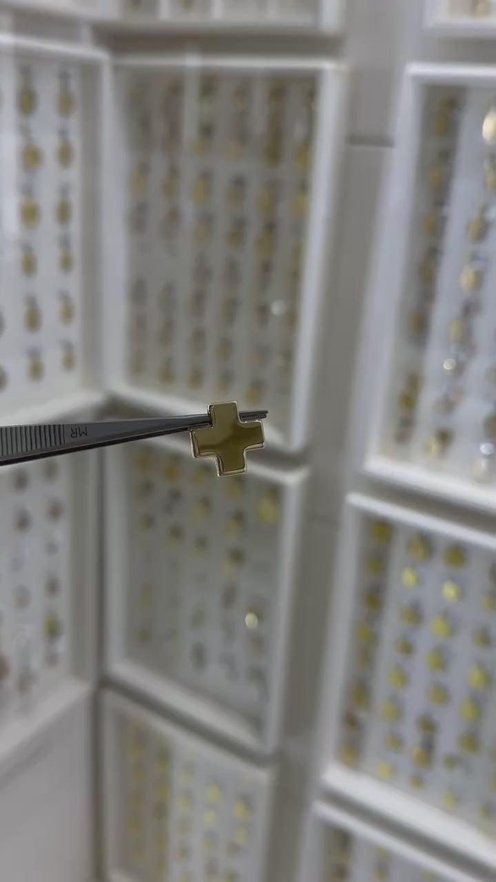 Cruz roja hueca sin asa 14K