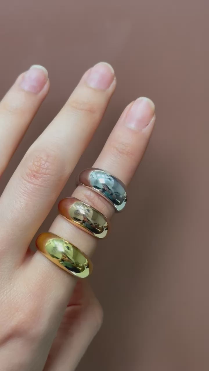 Anillo cabuchón hueco 14K