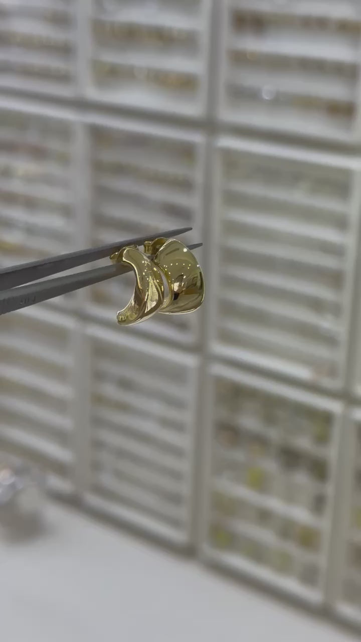 Medias arracadas huecas orejas 14K