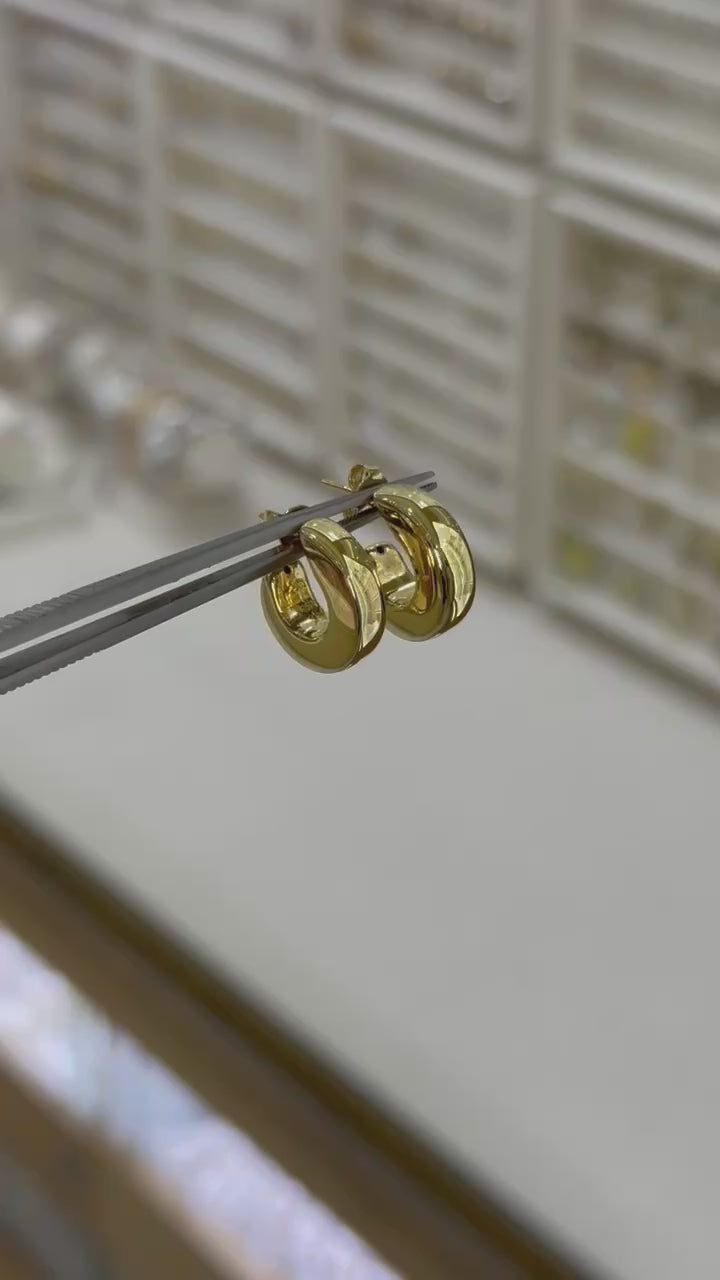 Medias arracadas 6mm huecas 14K