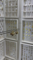 Cruz roja hueca oro amarillo 14K