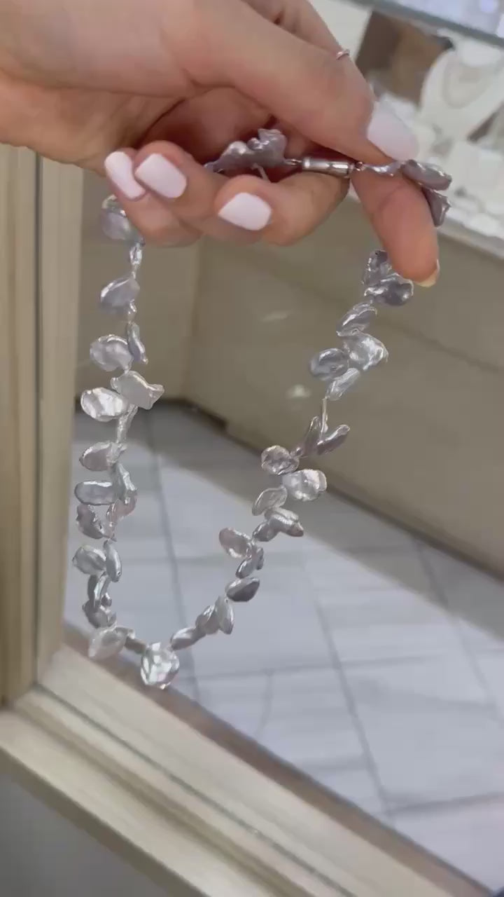 Collar perlas cereal grises