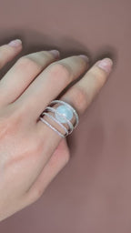 Anillo grande 6 filas diamantes y perla blanca 18K