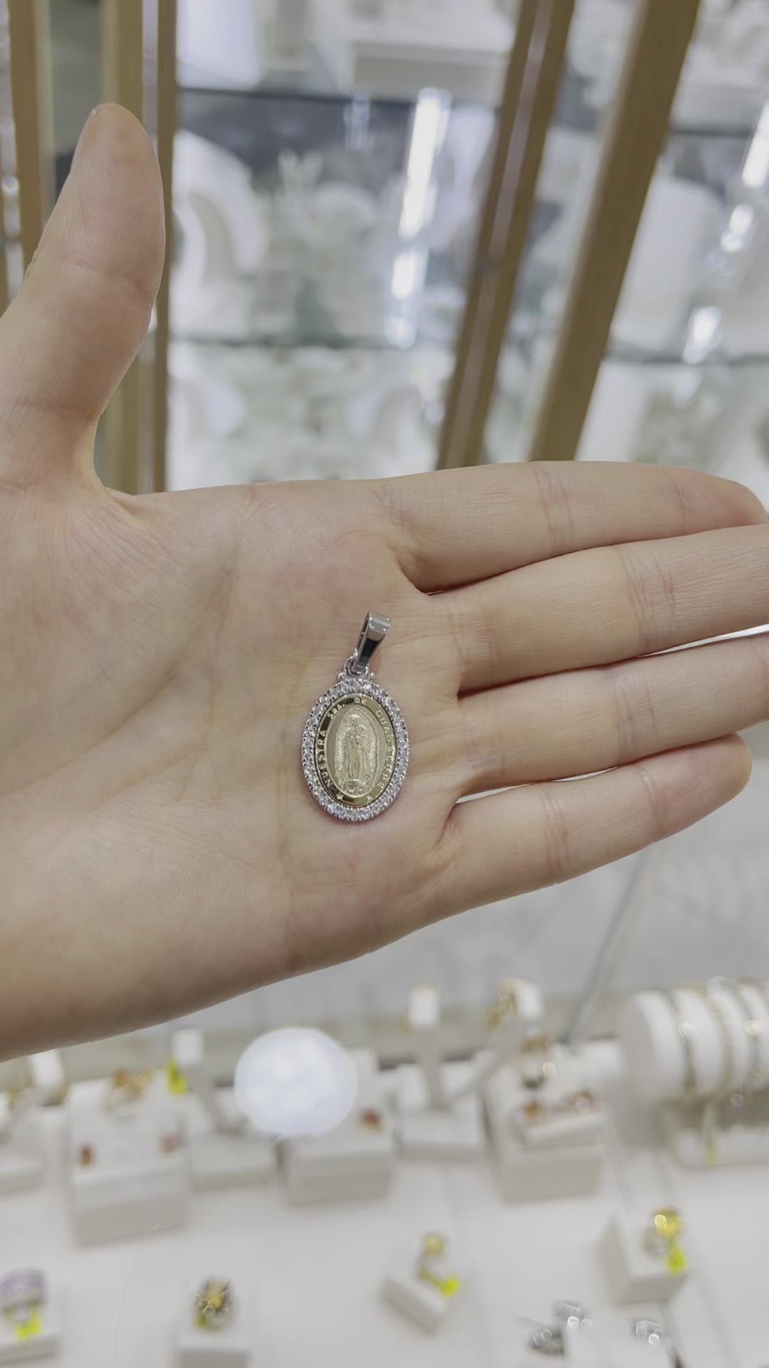 Medalla Guadalupe circonias bicolor 14K