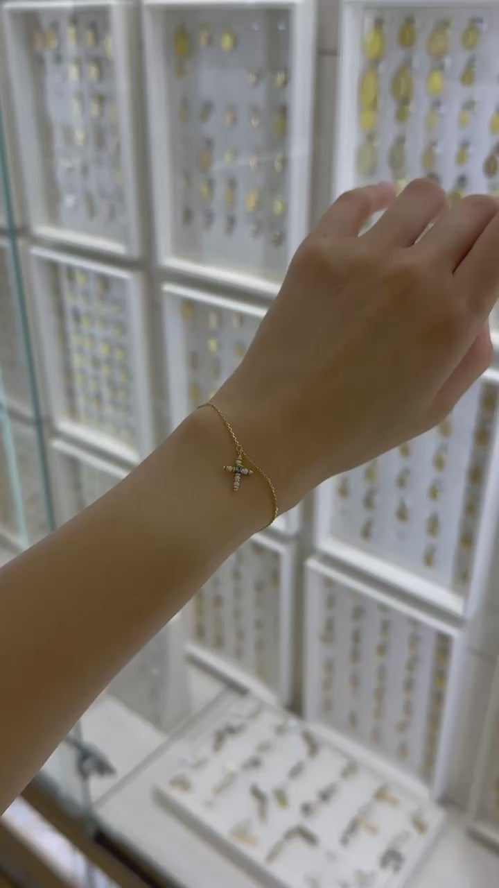 Pulsera dije cruz perlas y circonia azul 14K