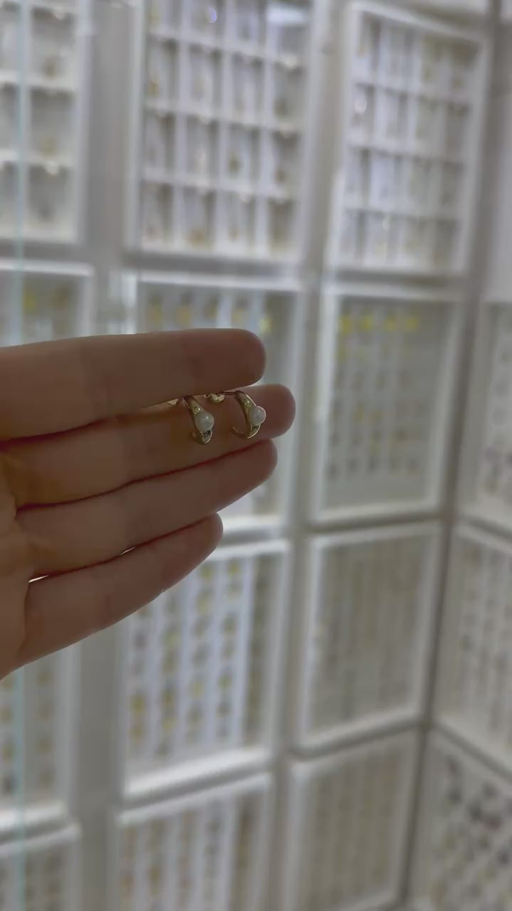 Medias arracadas perla y plata amarilla