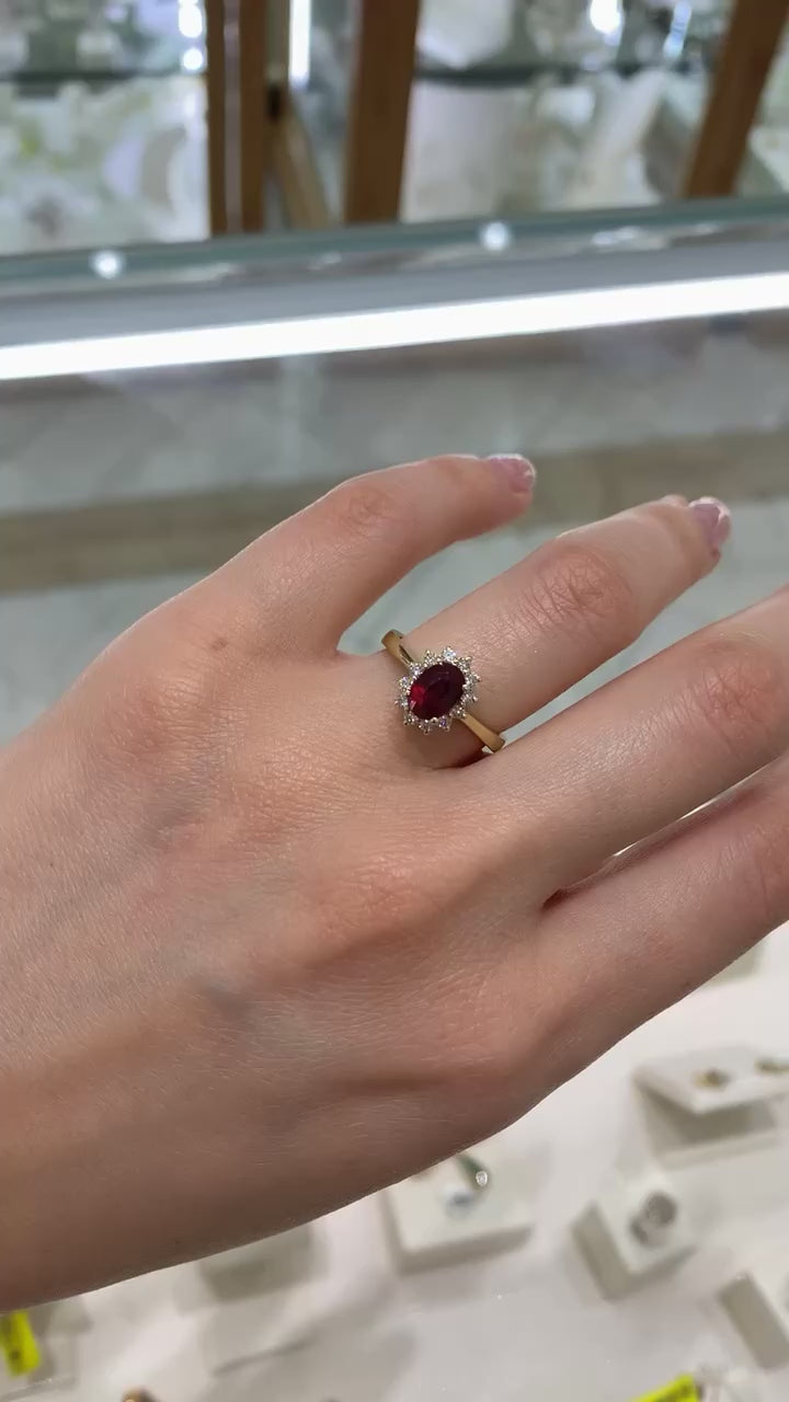 Anillo rubí y brillantes 14K