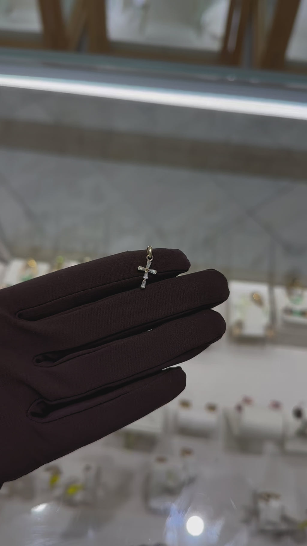Cruz mini circonias 14K