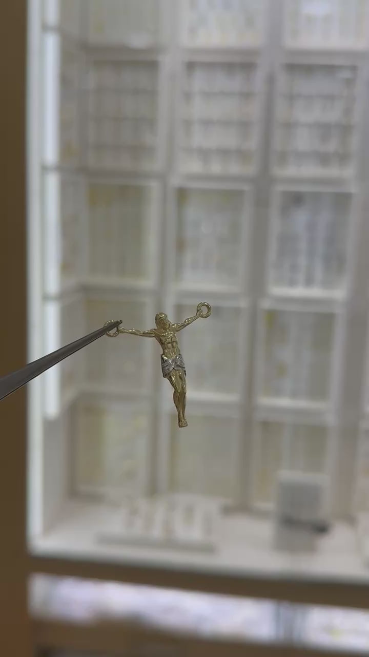 Dije Cristo bicolor 14K