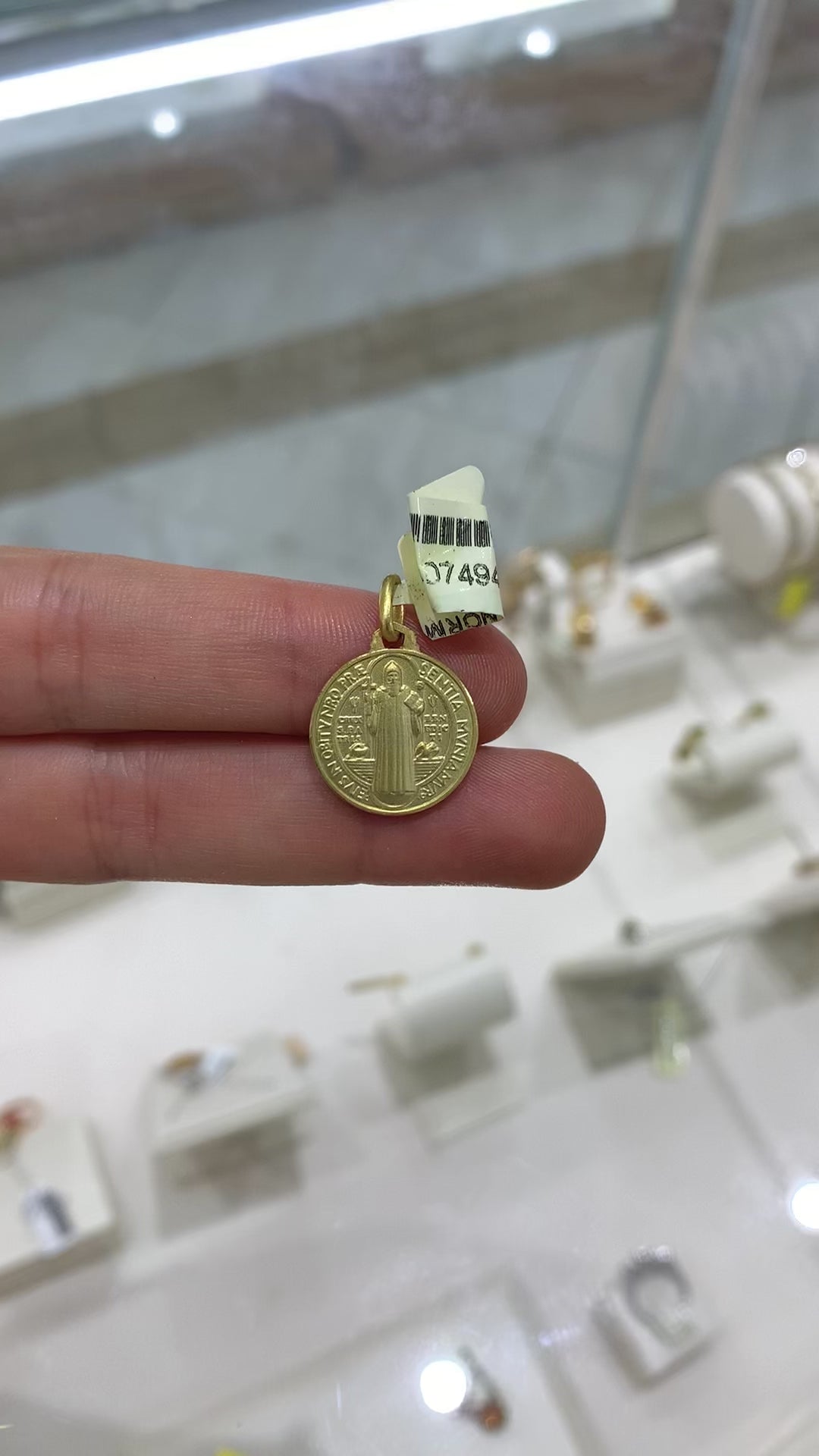 Medalla de San Benito oro amarillo 14K